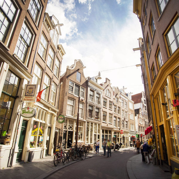 The Netherlands faced its own rather upsetting year in 2014 as retail space vacancies continued to grow in conjunction with the bankruptcy of a few major store chains.