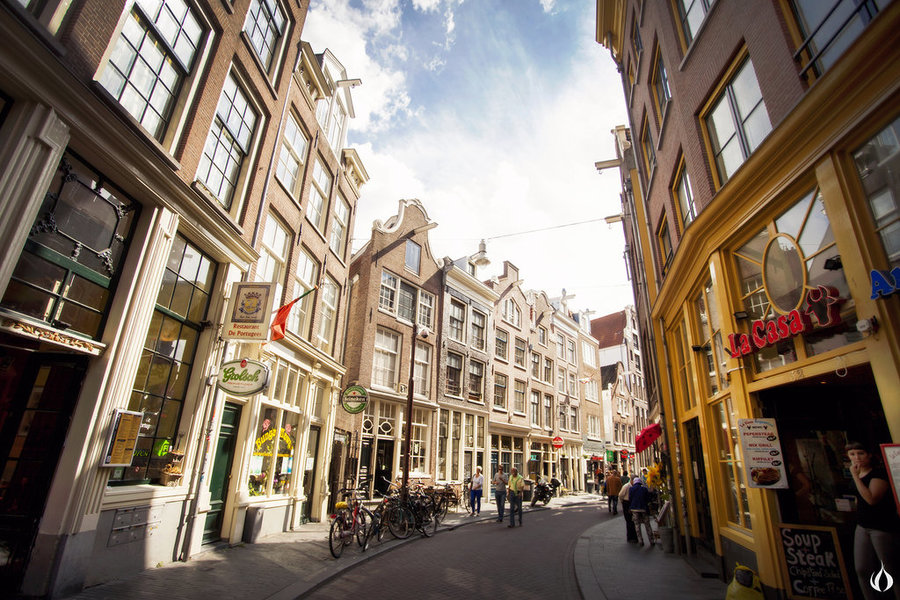 The Netherlands faced its own rather upsetting year in 2014 as retail space vacancies continued to grow in conjunction with the bankruptcy of a few major store chains.