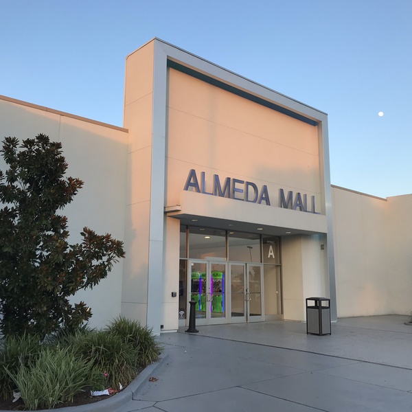 Almeda Mall