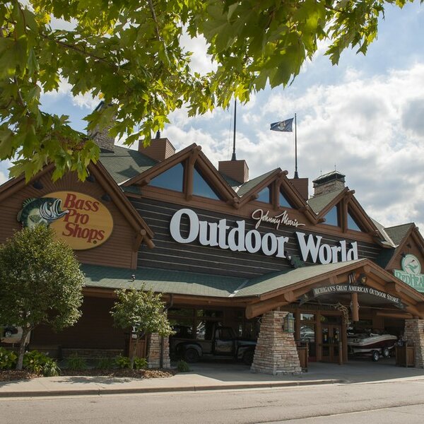  Great Lakes Crossing Outlets