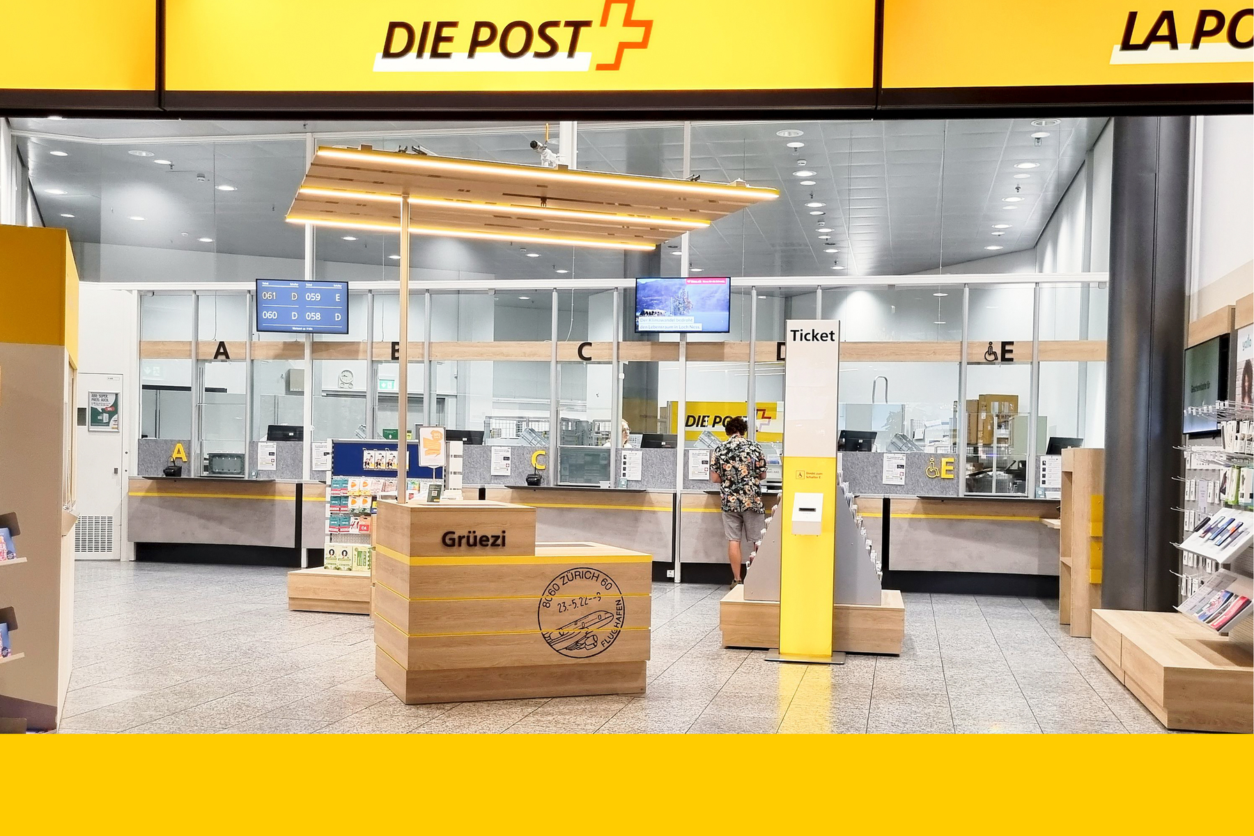 Post Filiale Basel 16 Bad. Bahnhof - Post Office