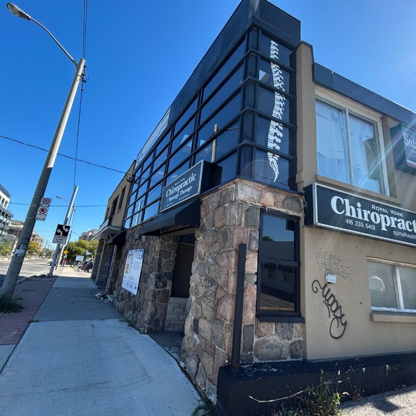 4237 Dundas Street West, Toronto 