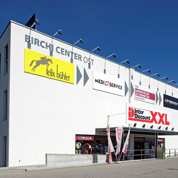 The building is located directly at the Solothurn-Ost (A5) motorway junction. 