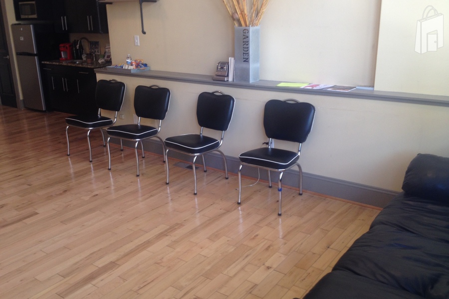 Entrance area to the right