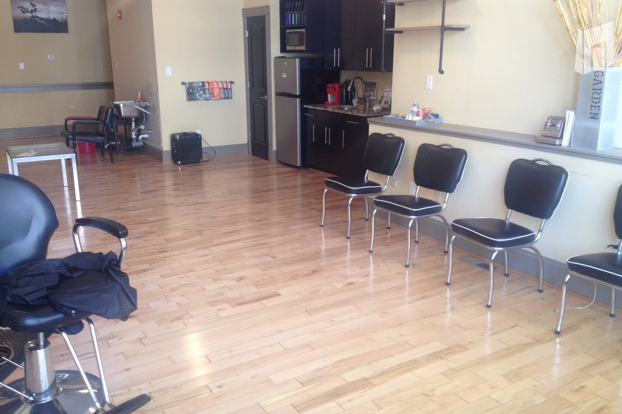 Right area kitchentee and back of shop