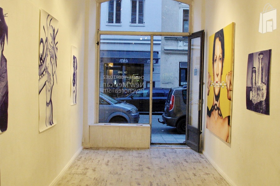 Galerie mit großem Schaufenster