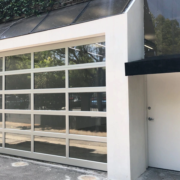 State Of The Art Pop Up Space In The Heart Of Los Angeles' Most Popular Area.