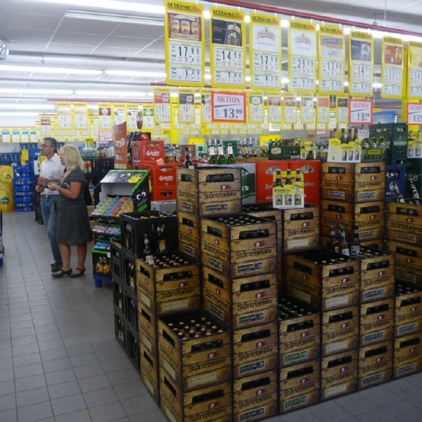 Ausstellungsfläche für Pop Up Store an hoch frequentierter Strasse von Oranienburg bei Berlin