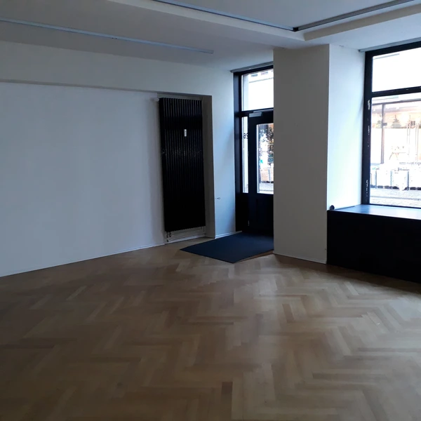 Elegant boutique central located