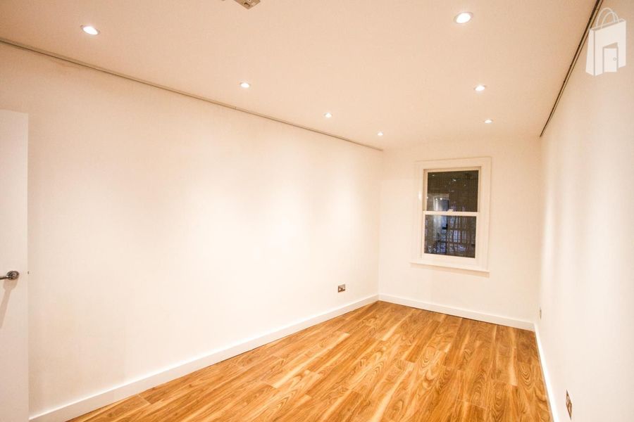 Pop-Up Art Space in Camden