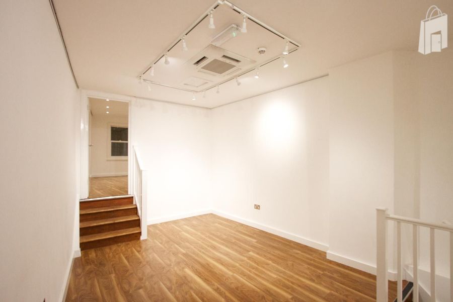 Pop-Up Art Space in Camden