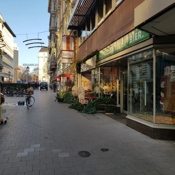 Hamburg, near Jungfernstieg: From Dawn till Dusk...  Each day from 8-16... Great Craft Beer Company seeks partner during the day