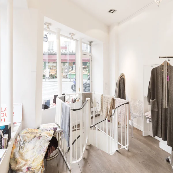 Brilliant Shop in Montmartre 