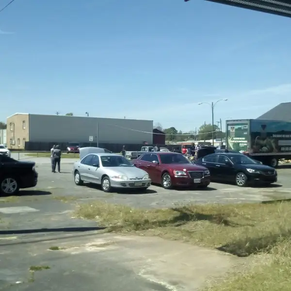 1 Mile from Air Force Base Main Gate!