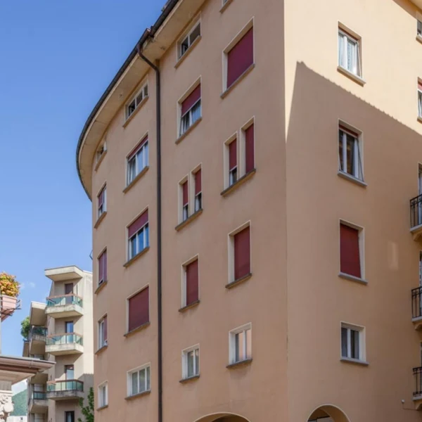 SPAZIO COMMERCIALE IN ZONA CENTRALE