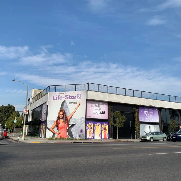 Melrose Ave Flagship Freestanding Retail Building with Signage & Rooftop Parking