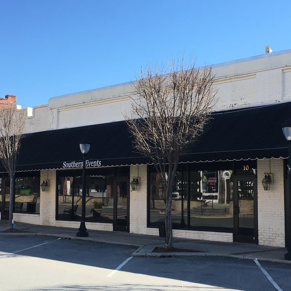 Elegant storefront with excellent visibility on Main St