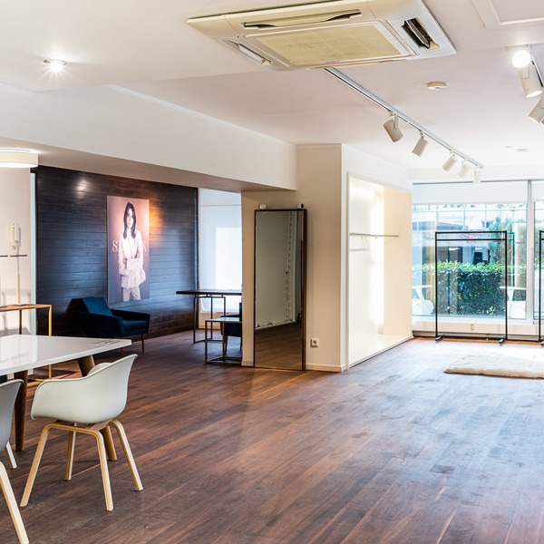 Modern luminous apace available with garden 