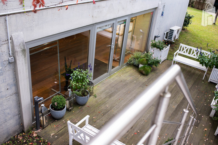 Terrasse vor dem Hauteingang