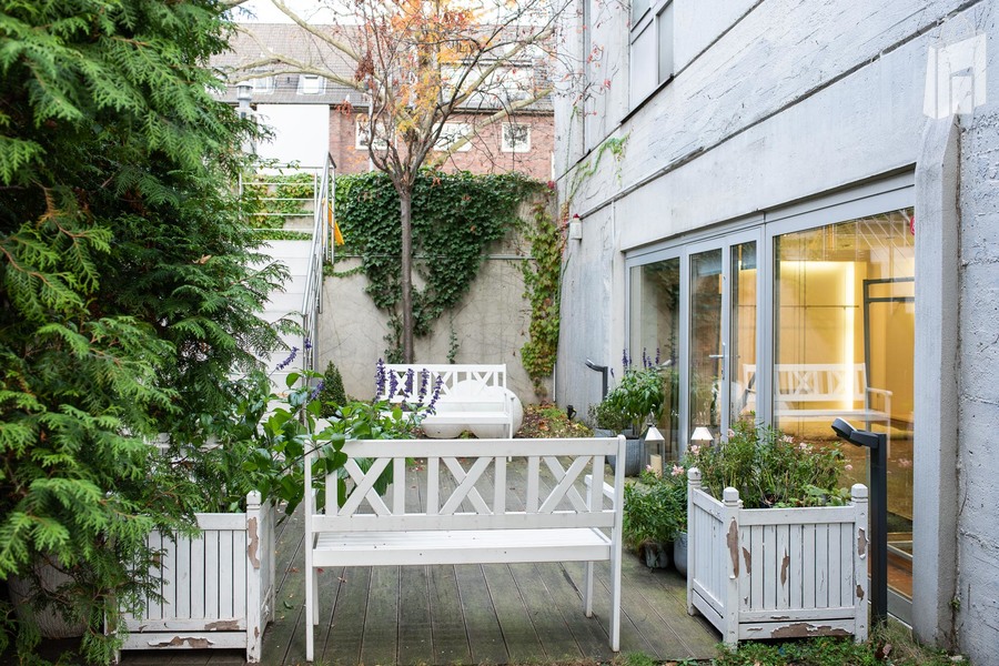 Terrasse vor dem Hauteingang