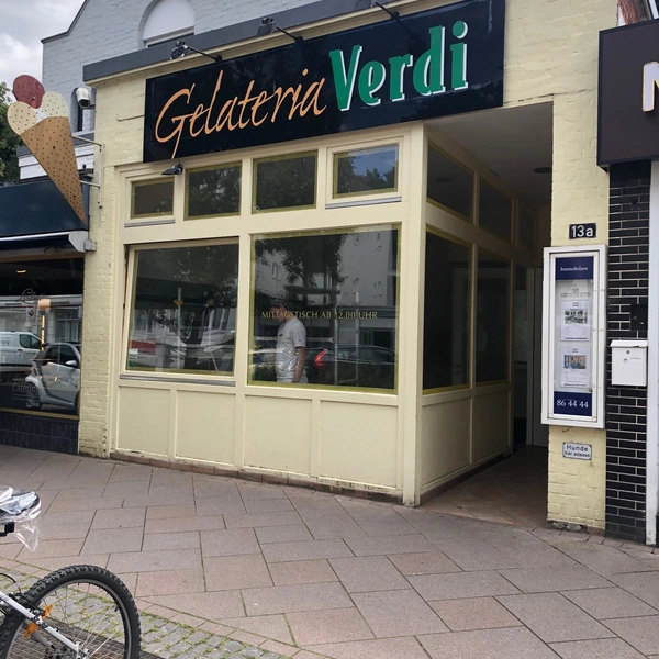 Kleiner Shop in Einkaufsstraße in Othmarschen