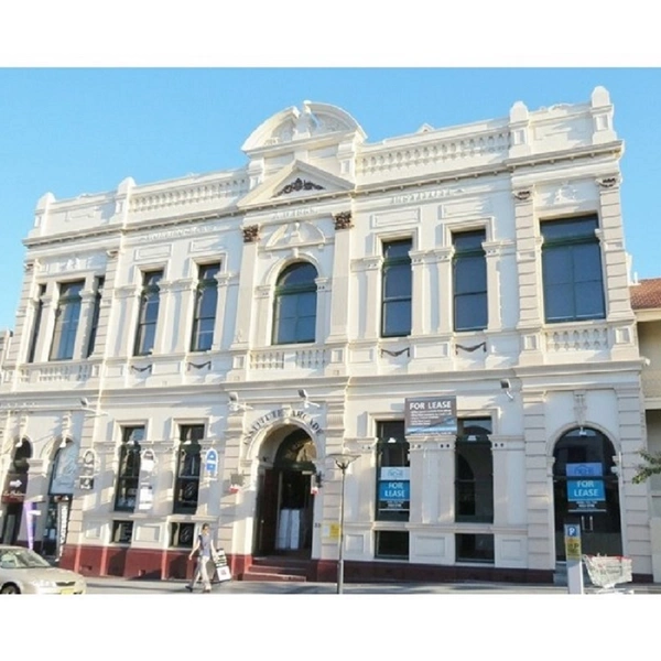 A SHOP IN THE HUB OF BALMAIN
