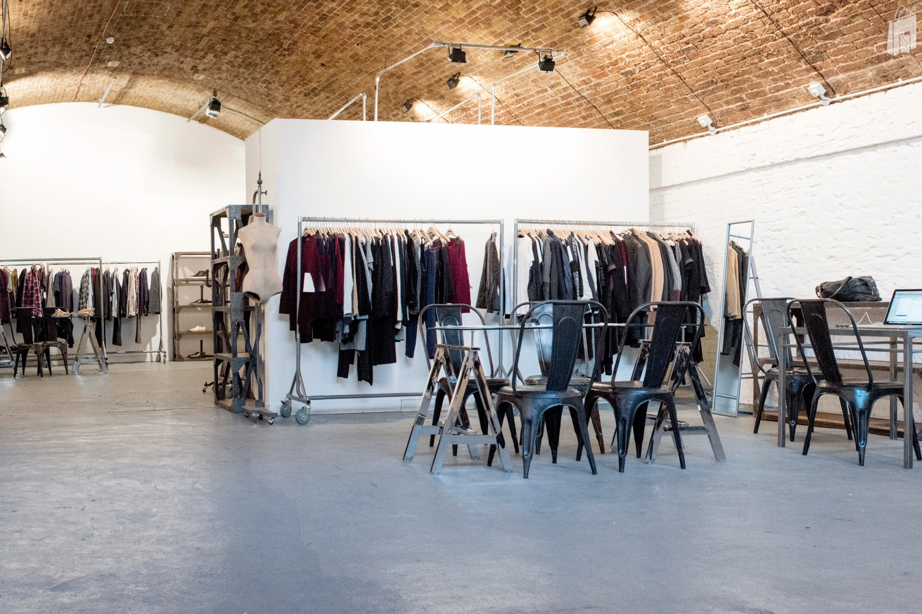 RETAIL SHOWROOM SPACE FOR HIRE LONDON