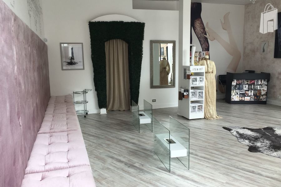 Standalone Fireplaces & Banquet Bench