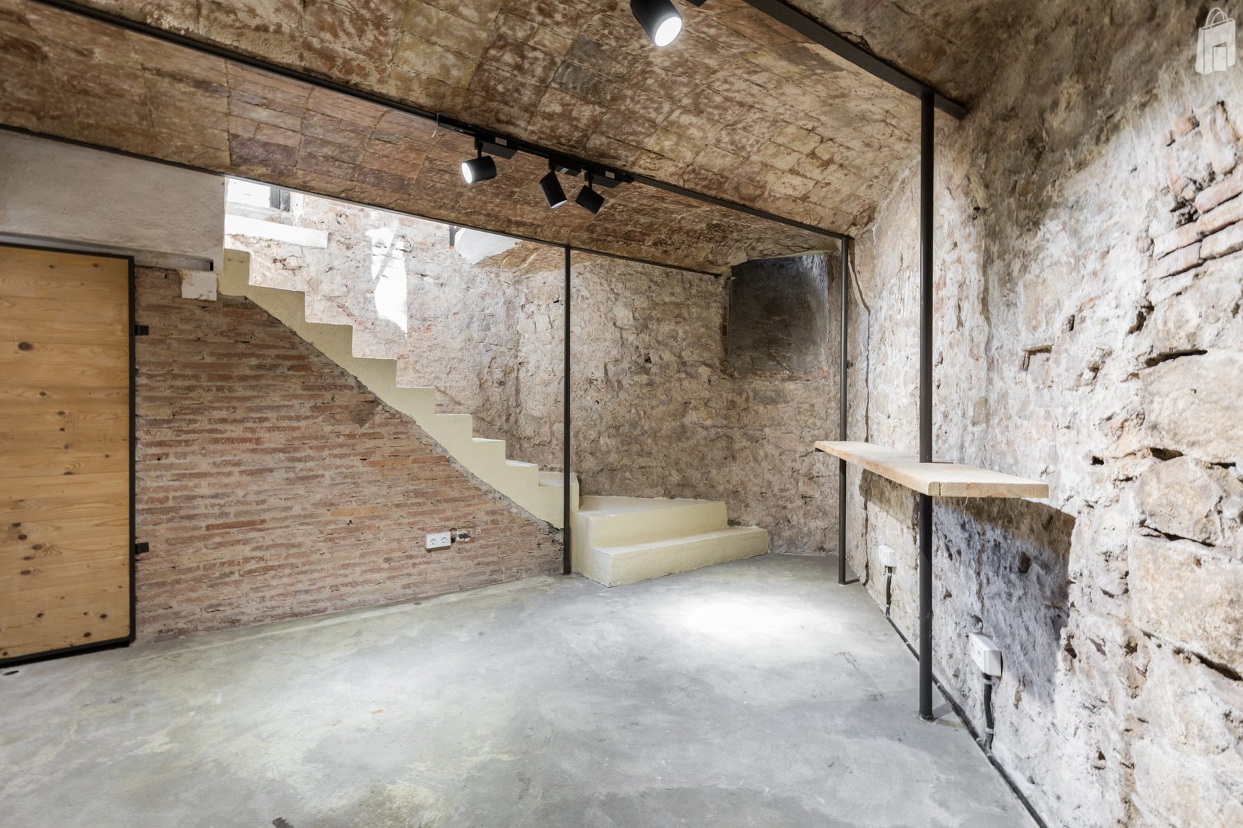 The access to the basement makes you feel as a secret and private guest