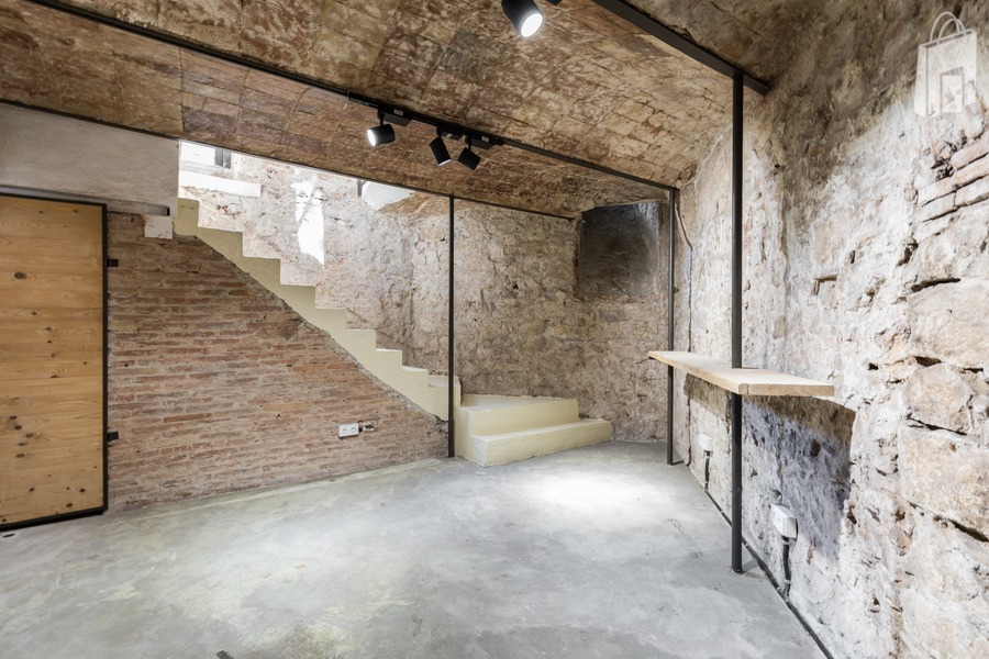 The access to the basement makes you feel as a secret and private guest