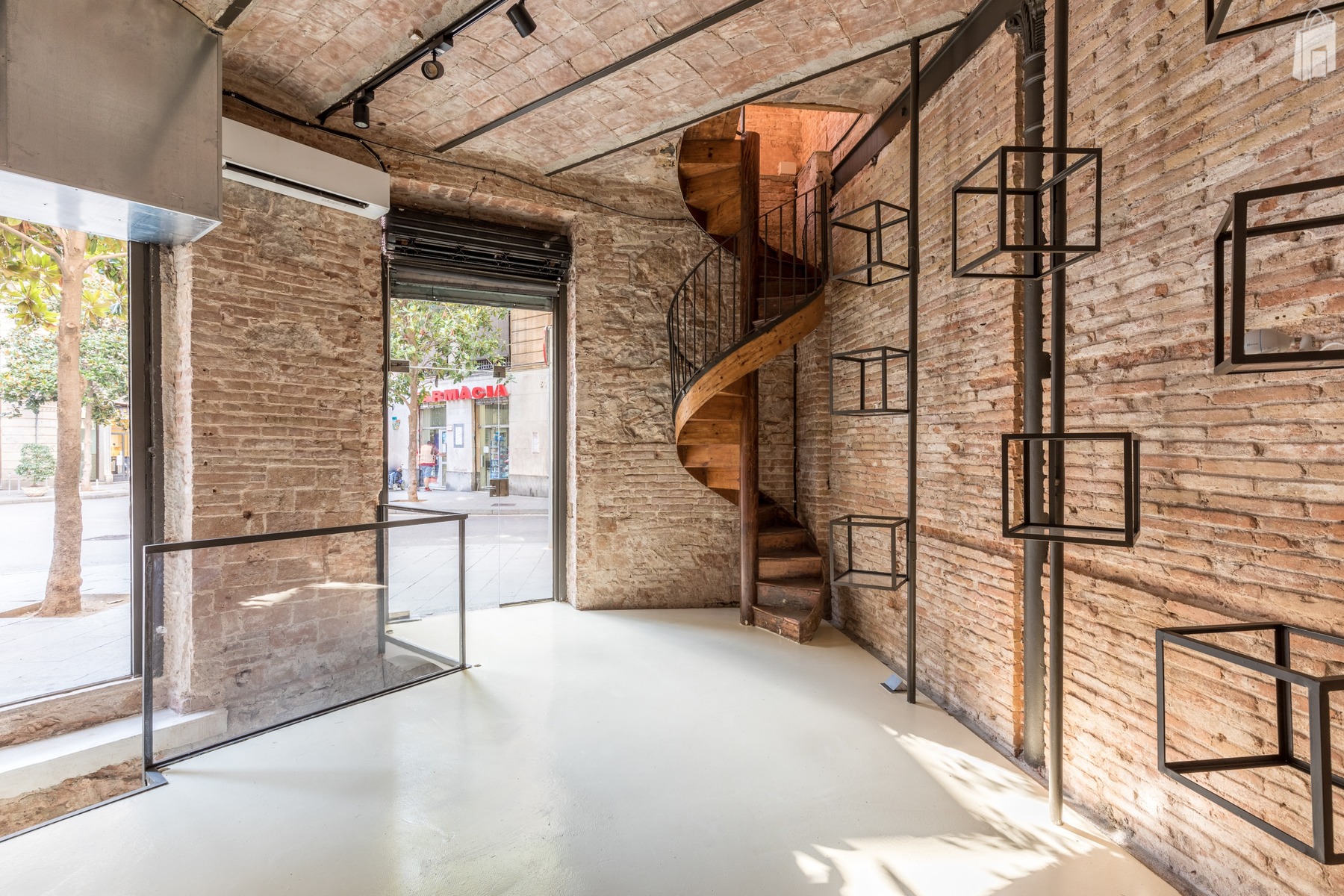 The entrance display can be removed however you want. 