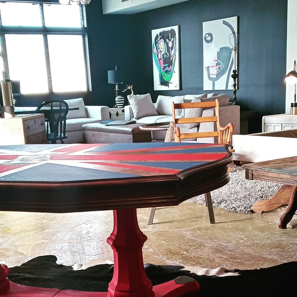 Located in Silverlake with wrap around balcony that looks over the Hollywood Sign and the Obervatory