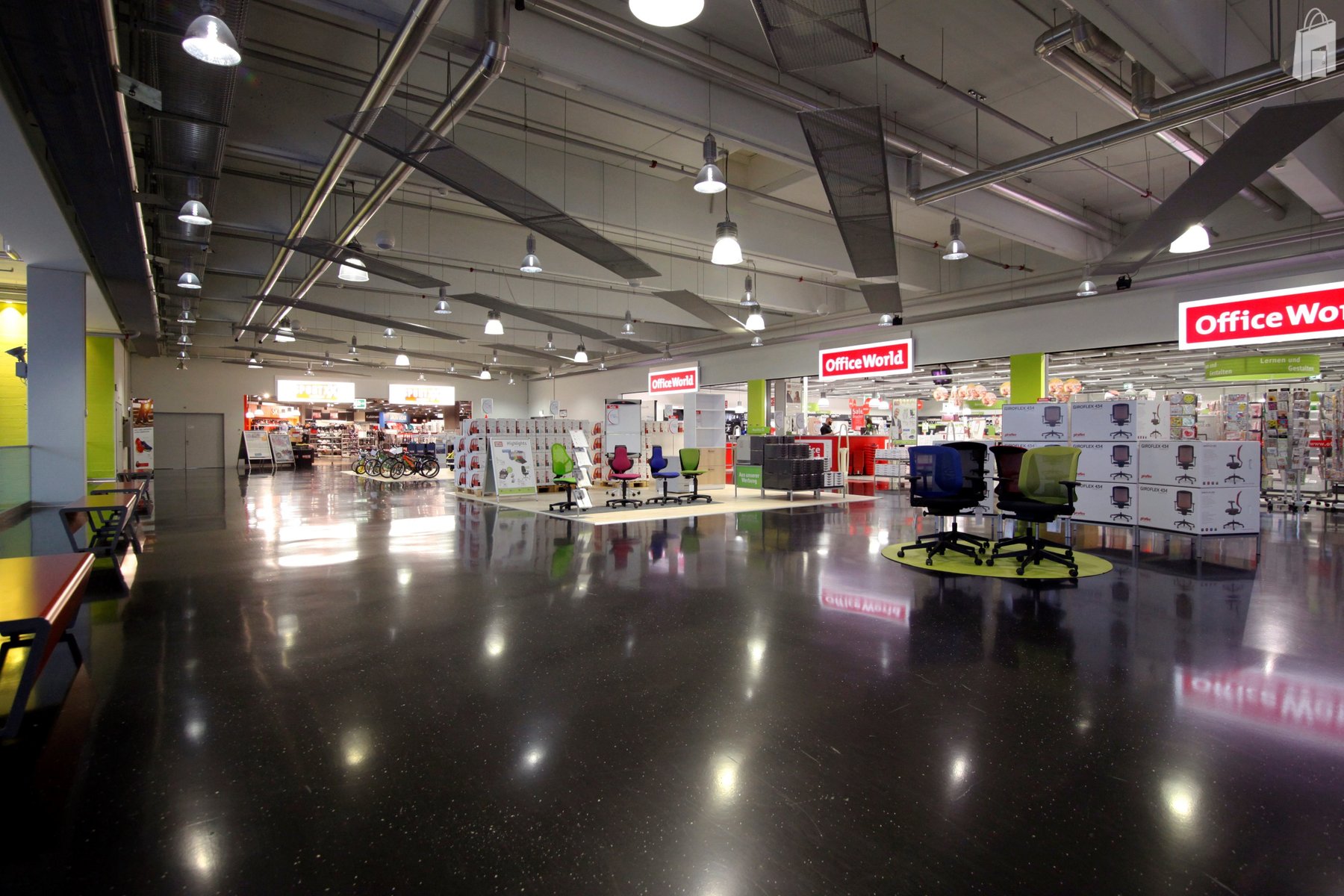 Nachbargeschäfte SportXX, Office World