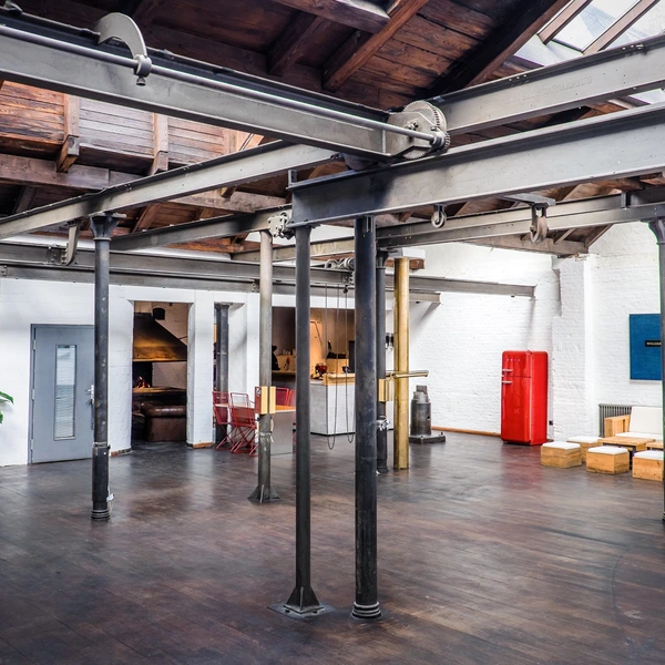 Historische alte Schmiede direkt an der Elbe