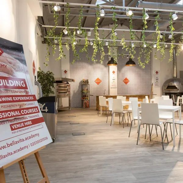 Bright and spacious gallery close to Tower Hill