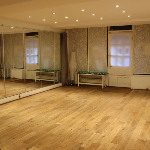 Warm and cosy studio space with good transport links