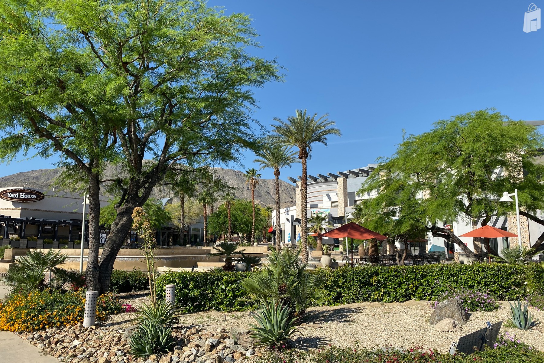 Destination center, outdoor setting, fountains in The River Rancho
