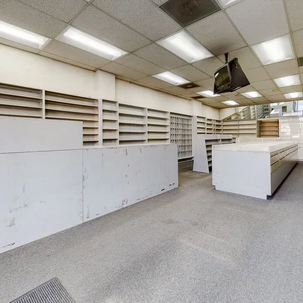 STOREFRONT, SIGNAGE, OPEN FLOOR PLAN 