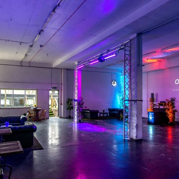 Spacious Industrial Type Studio (Studio 92 and 94)