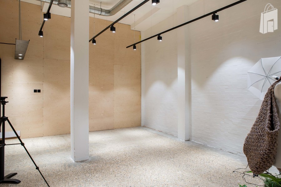 Adjustable rail spotlights