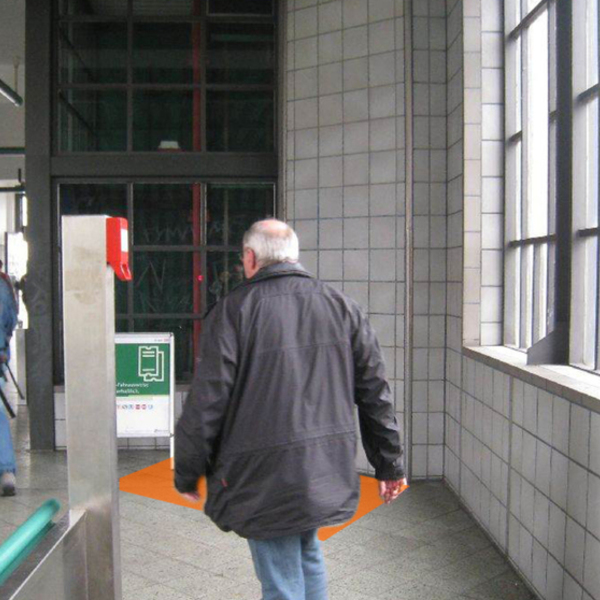 Empfangshalle, Bereich Kantstraße, im Bereich der Rolltreppe