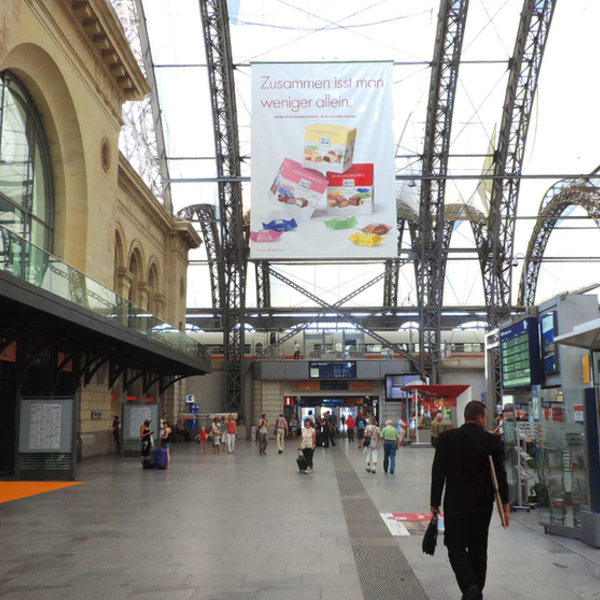 Querbahnsteig, Zugang zur Längshalle, rechts