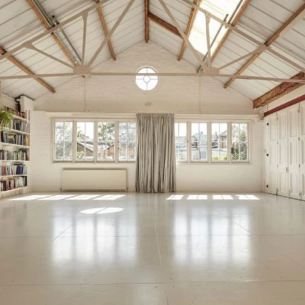 Spacious and well-lit studio space in Newington London - North 16