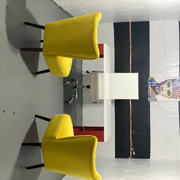 Modern, Chic unit with great decor