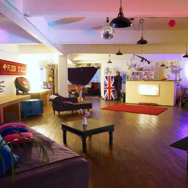 Spacious Adjoining Studio in London (the daylight and black out studios)