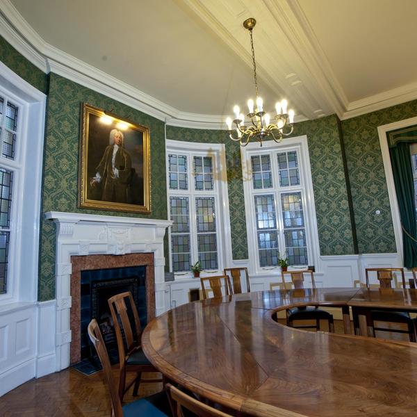 Impressive and peaceful formal room in Bride Lane London