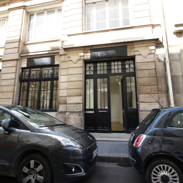 3 Floors with Beautiful High Ceiling - 16 Rue des Minimes