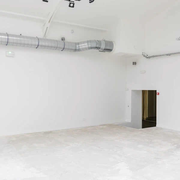 Exceptional Bright and Spacious Showroom in Paris