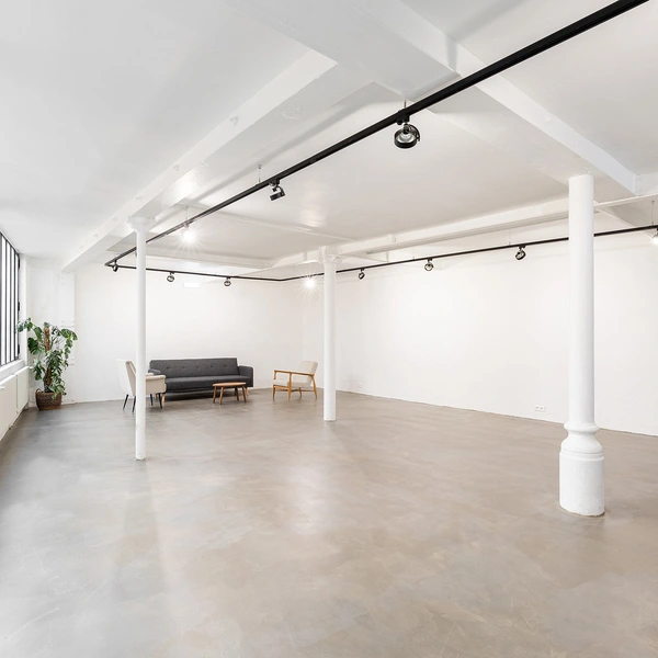 Industrial Well-Lit space in Paris