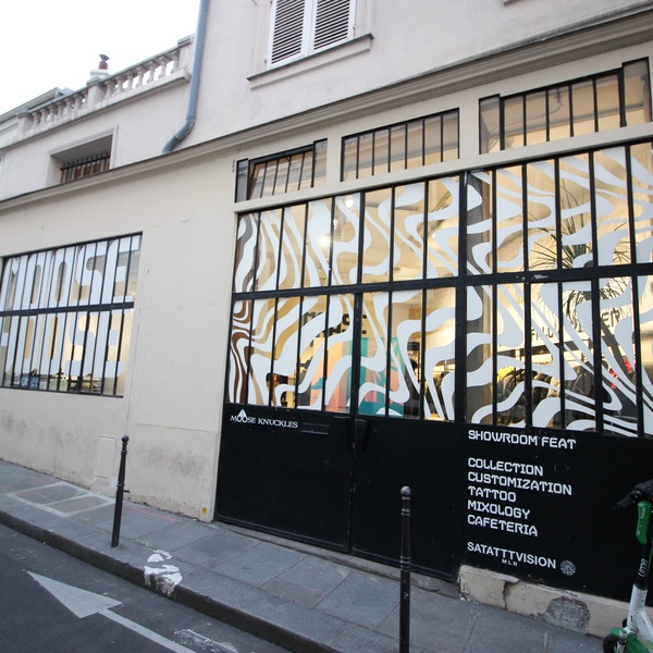 Spacious Gallery with Simple, Modern Design - 66 Rue Charlot
